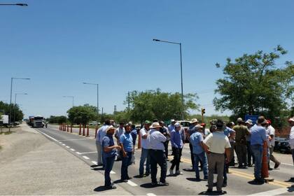 Asamblea de productores y control de cargas en la ruta 34 en 7 de Abril