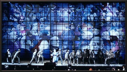 Ascensión y caída de la ciudad de Mahagonny, de Bertolt Brecht y Kurt Weill; puesta de Jaime Kogan en el Luna Park, 1988