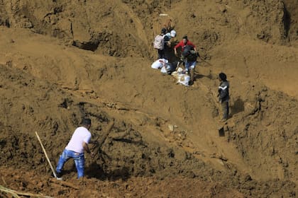 Ascienden a 11 los muertos por un alud en el noroeste de Colombia