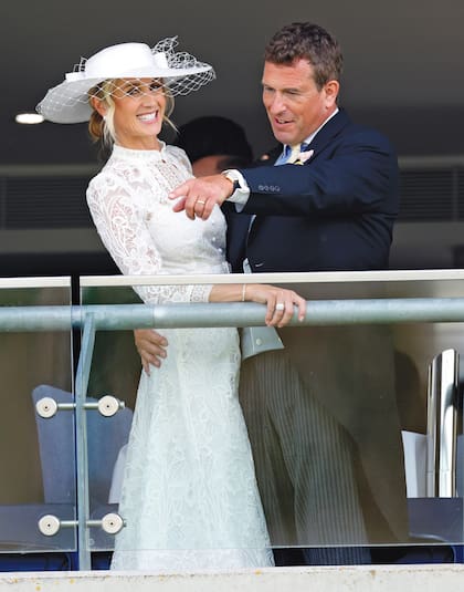 Los recién casados Peter y Harriet Phillips, muy sonrientes