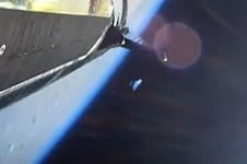 Aseguran que apareció un OVNI en la transmisión en vivo de SpaceX: “¿Qué es esto, Elon Musk?”