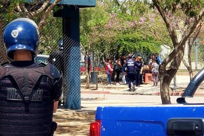 El primero de los hombres sacó un arma y efectuó varios disparos que terminaron con la vida del padre de 34 años (Gentileza: ElDoce.tv)