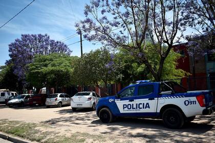 El tío de uno de los jóvenes y el padre del otro se encontraron a las afueras del establecimiento y protagonizaron una fuerte discusión.(Gentileza: La Voz)