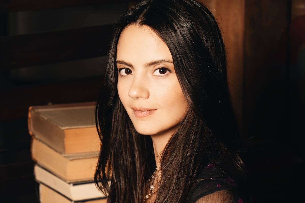 Ash Mateu es la directora de Inside Studios, una escuela de moda que nació como respuesta a la falta de conocimientos prácticos y concretos que suelen brindar los estudios formales.