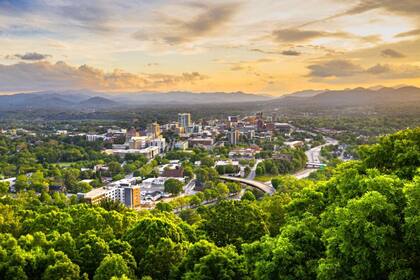 Asheville, en Carolina del Norte, fue el destino elegido por una pareja para dejar Nueva York