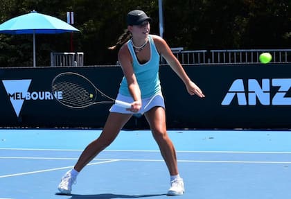 Ashlee Narker, la primera tenista con sordera en ganar el título individual en el Campeonato Australiano para menores de 18 años