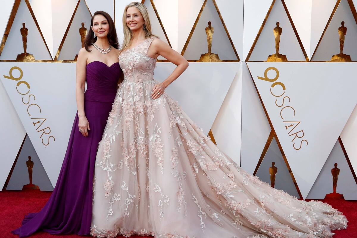 Ashley Judd y Mira Sorvino, dos figuras que seguramente alzarán su voz durante la ceremonia para hablar contra el acoso en la industria