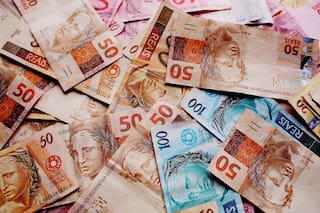 ¿A cuánto cotiza el real oficial y blue este jueves 5 de marzo?