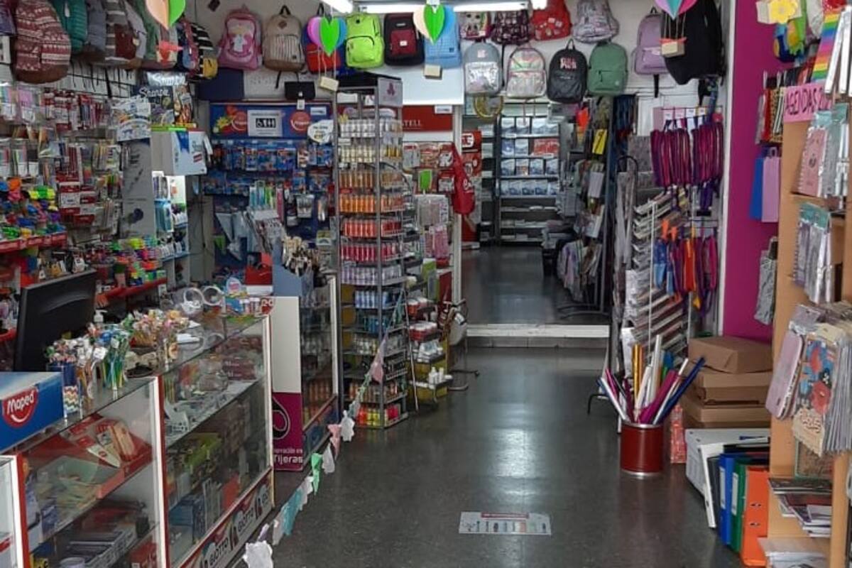 Así de vacías se ven por estos días las principales librerías de la provincia cuyana. Aseguran que no resisten una temporada más de escasas ventas.