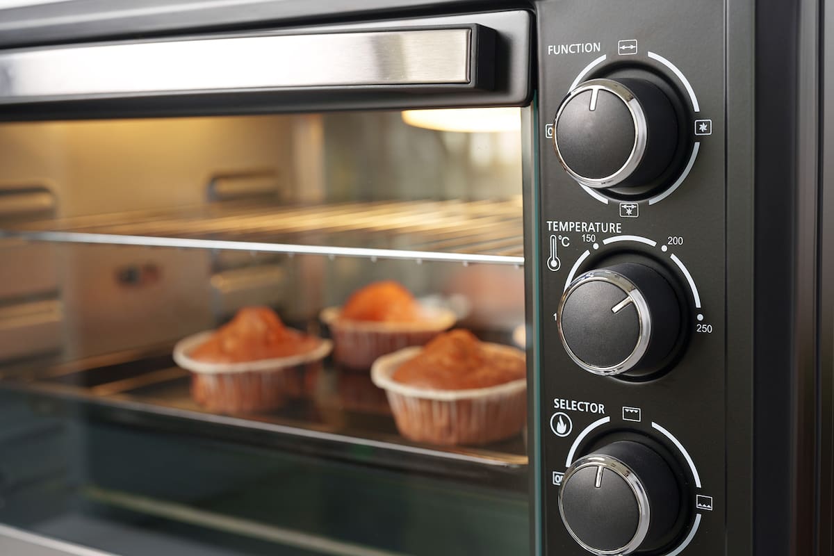 Así debe limpiar su horno eléctrico para garantizar un funcionamiento óptimo y prolongar su vida útil