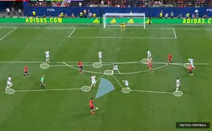 Así defendió Cabo Verde ante España, con simetría, cerrándole los pasillos interiores y con la última línea cerca de su arquero