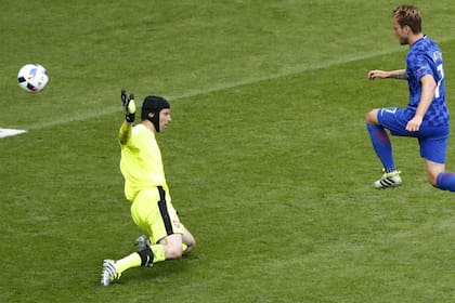 Así definió Rakitic ante la salida de Petr Cech