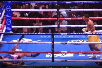 Así derribó Gervonta Davis a Mario Barrios en el octavo round