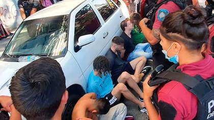 Así detuvieron a los seis acusados por violar a una joven dentro de un auto, en Palermo, el pasado lunes