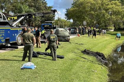 Así encontraron la camioneta en Florida; las matrículas coinciden con las registradas por Robert Helphrey