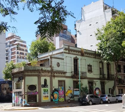 Así era la fachada de la casa, la dueña, arquitecta hizo el emprendimiento actual donde se encuentra el local.
