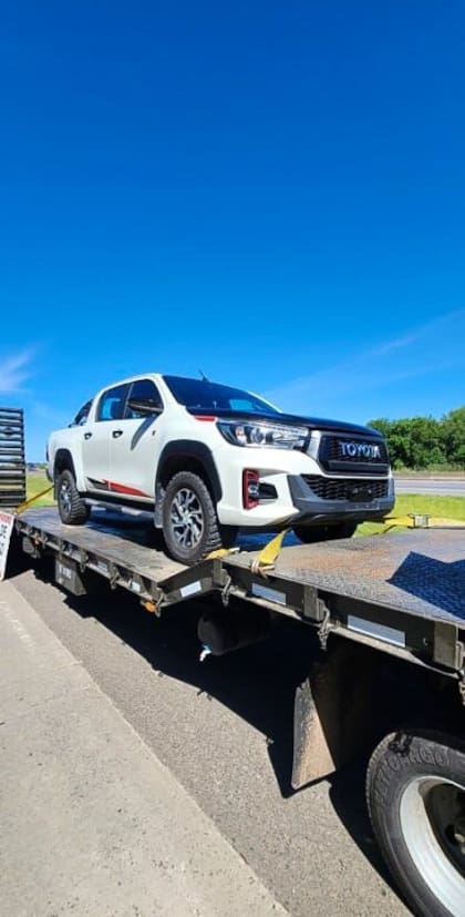 Así era trasladada la Hilux desde Zárate