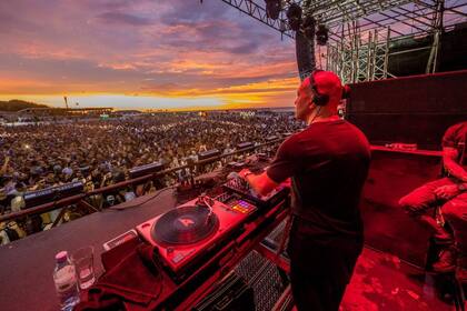 Así eran las noches de fiesta y baile al aire libre en el Mute Club de Mar, en Mar del Plata; este verano solo podrán recibir 200 personas