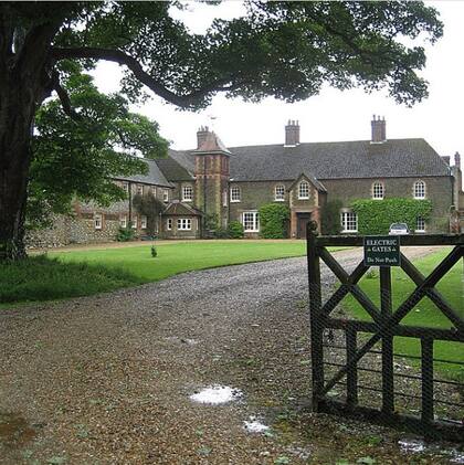 Así es Anmer Hall, la casita de vacaciones en la que Kate Middleton y Guillermo descansan con sus hijos