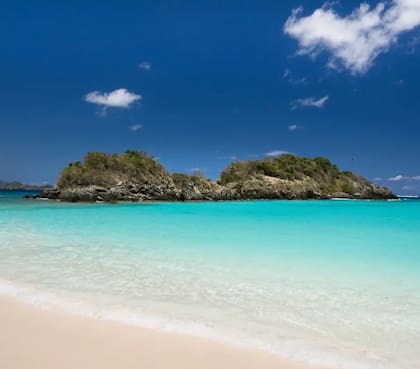 Así es el agua y la arena de Trunk Bay, en Islas Vírgenes de EE.UU.