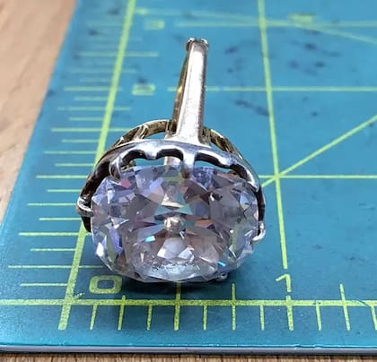 Así es el anillo con el diamante de 26,27 quilates que Debra compró en una feria por 13 dólares y que vendió por más de 900 mil dólares