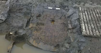 Así es el área donde se halló el huevo romano, con los restos de la canasta de madera