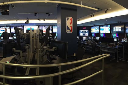 Así es el centro en el que se revisan todas la jugadas d de la NBA