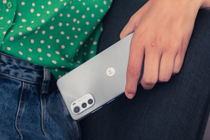 Así es el Moto E32, con una pantalla de 6,5 pulgadas, chip de 8 núcleos, batería de 5000 mAh y una cámara principal de 16 megapixeles