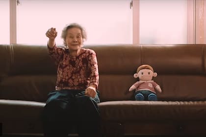 Así es el muñeco que viene con ChatGPT, ideal para adultos mayores