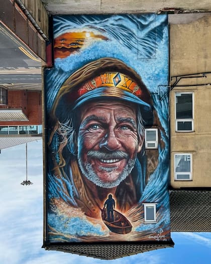 Así es el mural del pescador que pintó Sebastián Cener en Fleetwood