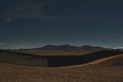 La ampliación del muro fronterizo que realiza EE.UU. generó quejas en residentes
