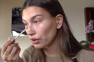 Así es el paso a paso de la rutina de verano de Hailey Bieber