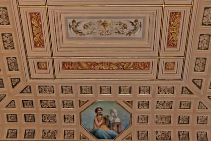 El Teatro del Libertador es monumento nacional desde los años 90; fue construido hace 127 años por el italiano Francesco Tamburini (responsable del segundo proyecto del Colón y de la Casa Rosada)
