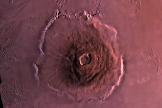 El gigante del sistema solar: el volcán tres veces más alto que el Everest