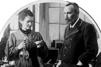 Marie Curie y Pierre Curie fueron galardonados con el Premio Nobel de Física por sus descubrimientos