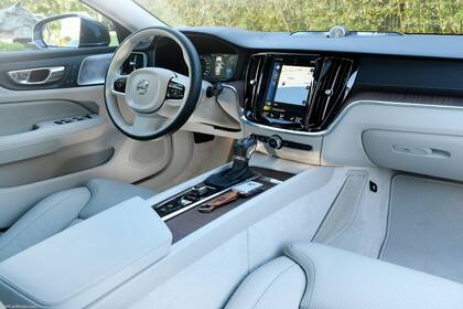 Así es la interfaz con el usuario del Volvo V60, que está considerada como una de las mejores del mercado por diseño, calidad y materiales