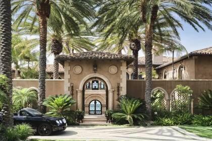 Así es la lujosa mansión que Cher tuvo que abandonar por el feroz incendio que está ocurriendo de Malibú