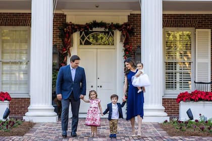 Así es la mansión de Ron DeSantis: historia, lujos y la polémica por su simulador de golf personal