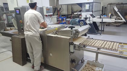 Así es la máquina que importó de España para fabricar los "picos"; la pagó 60.000 euros, pero tuvo que añadir 40.000 euros de impuestos cuando la importó a la Argentina