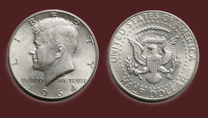 Así es la moneda con la que se encontró: emitida en 1964 poco después del asesinato de John F. Kennedy