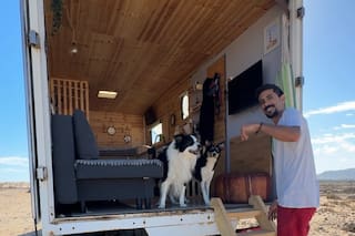 Franc Molinos, de 38 años, hace siete que vive en un camión: “No pago alquiler, no pago luz y apenas gasto en agua”