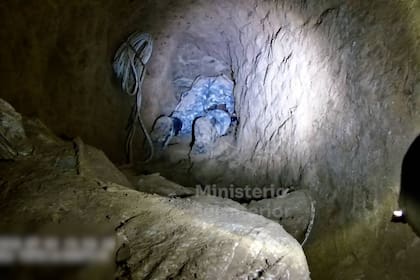 Así es por dentro el túnel de Ciudad Vieja descubierto por presunto intento de robo a un banco.