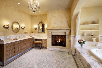 Así es uno de los 16 cuartos de baño de la casa. Los expertos especulan con la intención de Meghan de reformar la construcción tal como lo hizo con Frogmore Cottage