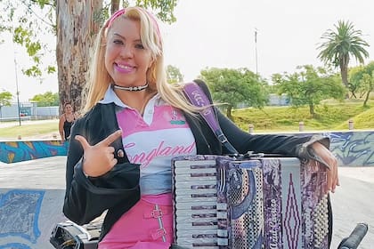 Así está hoy Azul Carrizo, "La Dama del Acordeón", ex participante de Gran Hermano