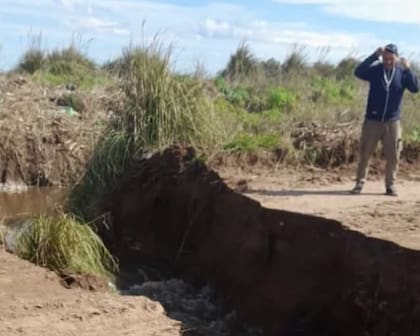 Así está hoy el camino rural que va de Los Toldos hacia Lincoln, en el paraje La Delfina