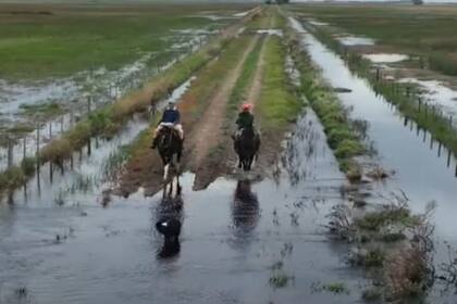 “Queremos seguir viviendo acá”: el pueblo donde se sienten olvidados por un drama que se repite hace 50 años “Queremos seguir viviendo acá”: el pueblo donde se sienten olvidados por un drama que se repite hace 50 años