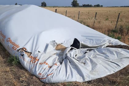 Así estaba el silobolsa cuando lo encontró el productor agropecuario