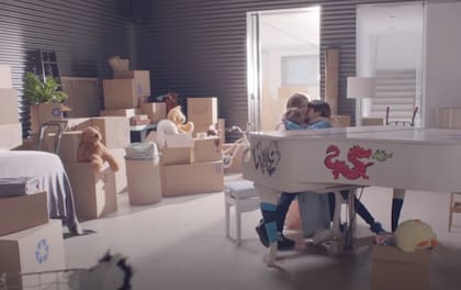 Así fue como terminó el videoclip de "Acróstico", la nueva canción de Shakira junto a sus hijos