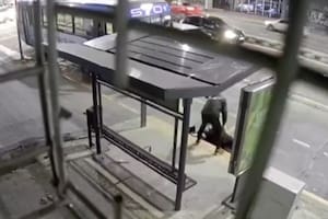 Así fue el momento en que lo asistieron al policía luego de que le dispararon