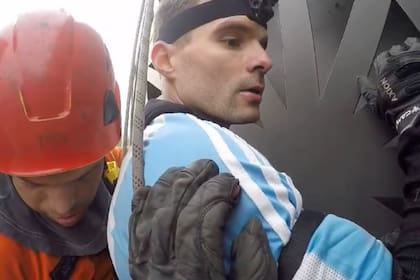 Así fue el operativo de rescate del hombre que trepó sin protección un edificio en Retiro